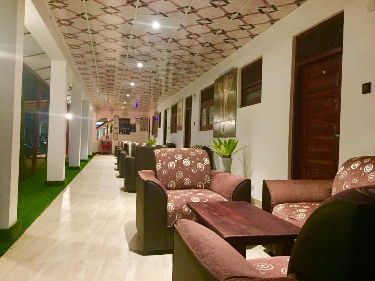 波隆纳鲁沃 特萨拉宾馆酒店 外观 照片